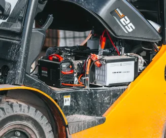 PROSTOWNIK INWERTOROWY AKUMULATOROWY Z ROZRUCHEM 600A 12/24V ŁADOWARKA 90A RTPI0169 - 9