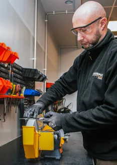 SZLIFIERKA STOŁOWA NA SUCHO MOKRO 1850W WOLNOOBROTOWA 2xKAMIEŃ TARCZA 200MM PM-SS-1850M-SM - 3