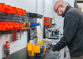 SZLIFIERKA STOŁOWA NA SUCHO MOKRO 1850W WOLNOOBROTOWA 2xKAMIEŃ TARCZA 200MM PM-SS-1850M-SM - 4