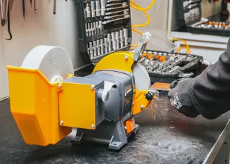 SZLIFIERKA STOŁOWA NA SUCHO MOKRO 1850W WOLNOOBROTOWA 2xKAMIEŃ TARCZA 200MM PM-SS-1850M-SM - 5